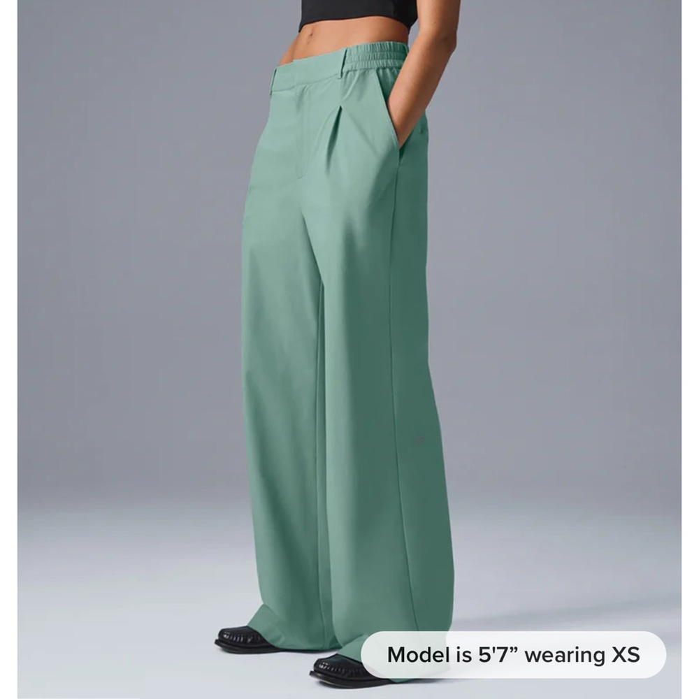 COPY - NEW Limited Edition & SOLD OUT alo Botanical Green High-Waist Pursuit Tr…